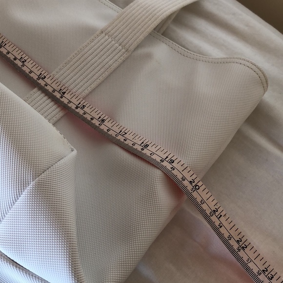 Oversized Lacoste Bag - Picture 7 of 9